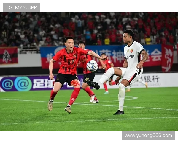 赛后分析：上海足球队与北京足球队的表现与状态对比探讨